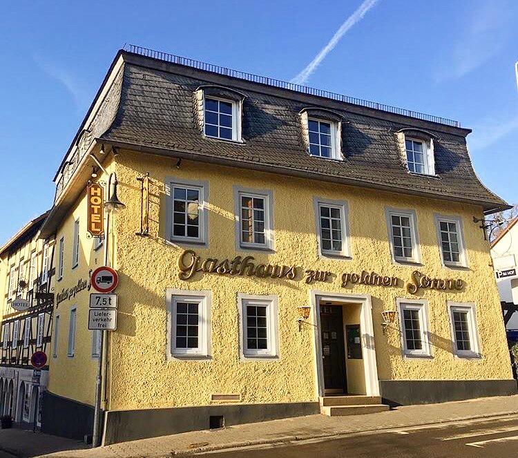 Hotel Zur Goldenen Sonne Usingen Eksteriør billede